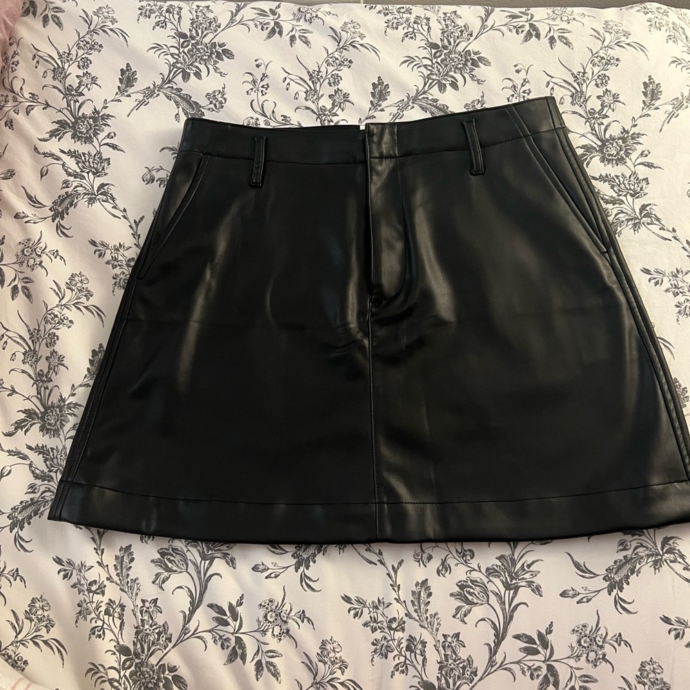 GAP Black skirt